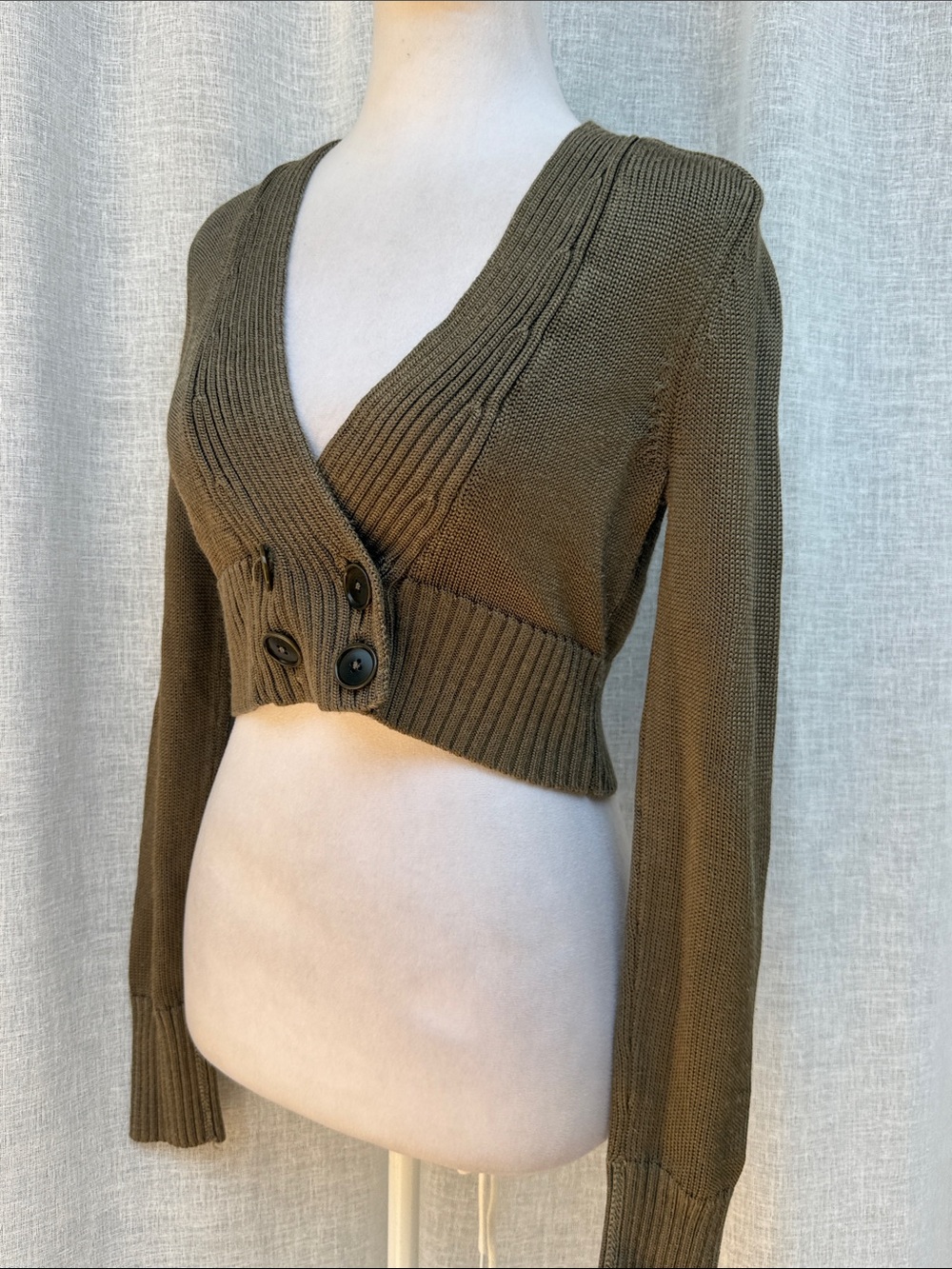 Club Monaco  olive green ribbed texture cropped cardigan